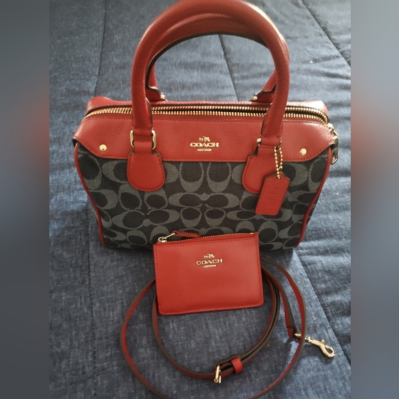 Preloved Coach Bennet Purse w/wallet & Coach Rebecca 9.5 shoes (great condition) - Picture 2 of 16